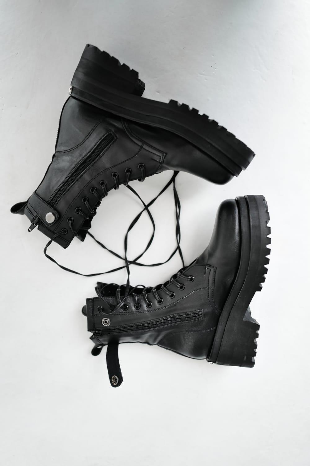 9 Hole Boots With Metal - Expat Life Style